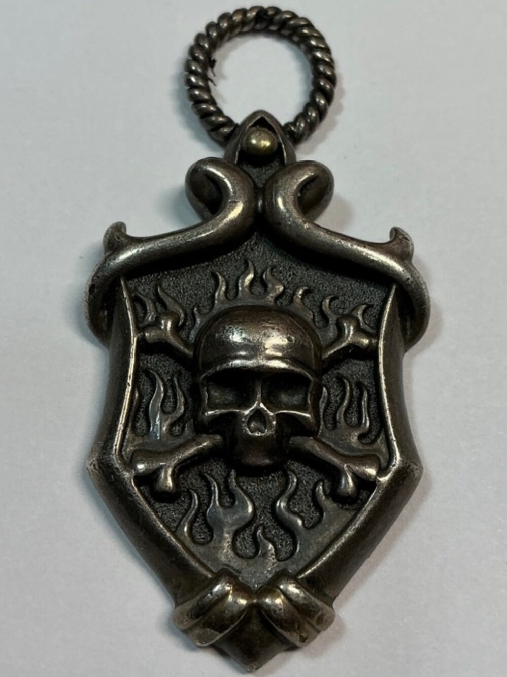 Vintage sterling silver shield skull crossbones flames 90s Y2k metal goth unisex